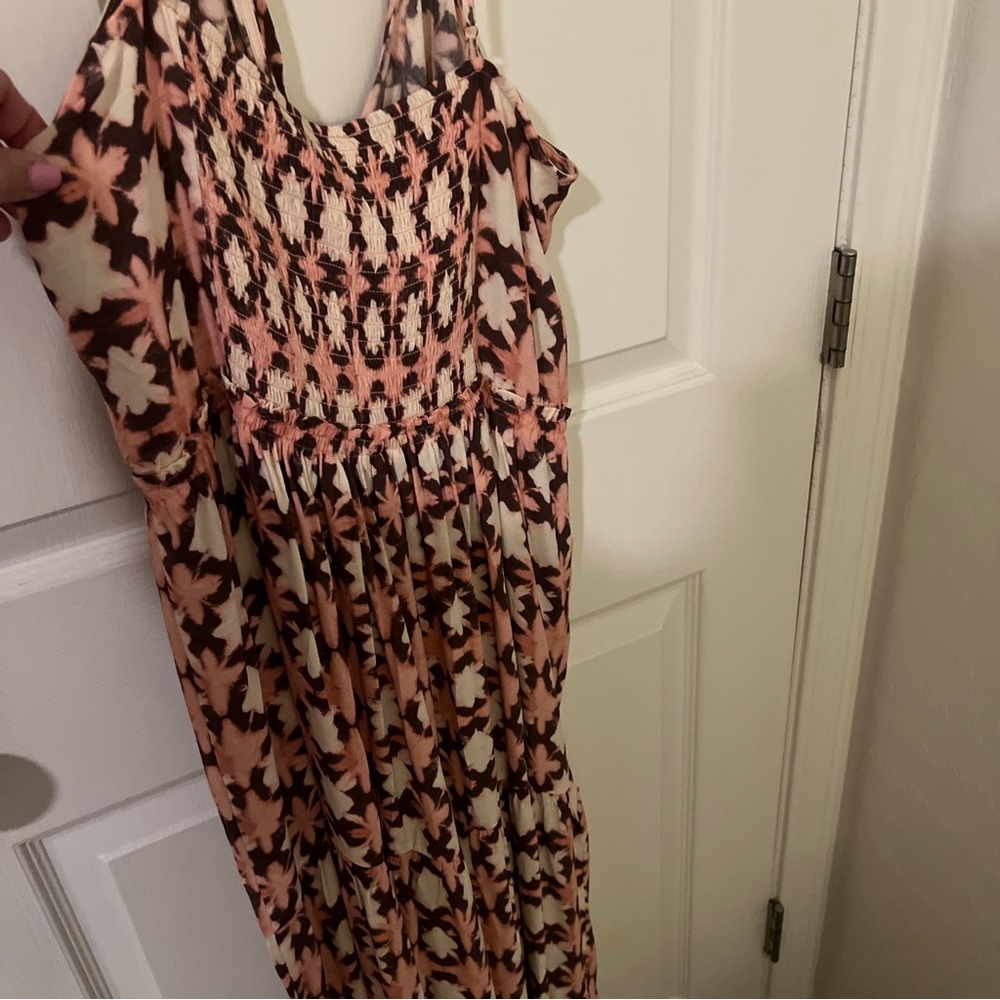 Loft sundress, keyhole in front of dress, size 14, light fabric - Picture 2 of 3